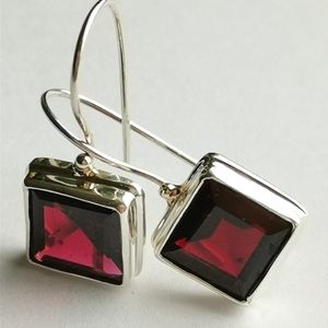 NWT, sterling silver square garnet earrings